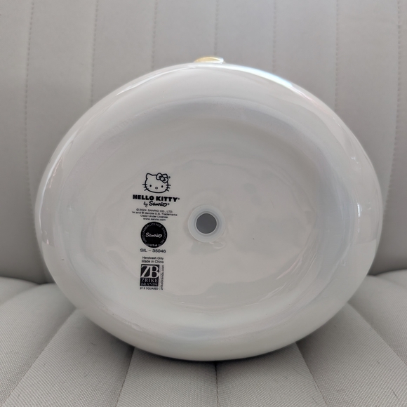 Hello Kitty Ceramic Planter - Picture 2 of 4